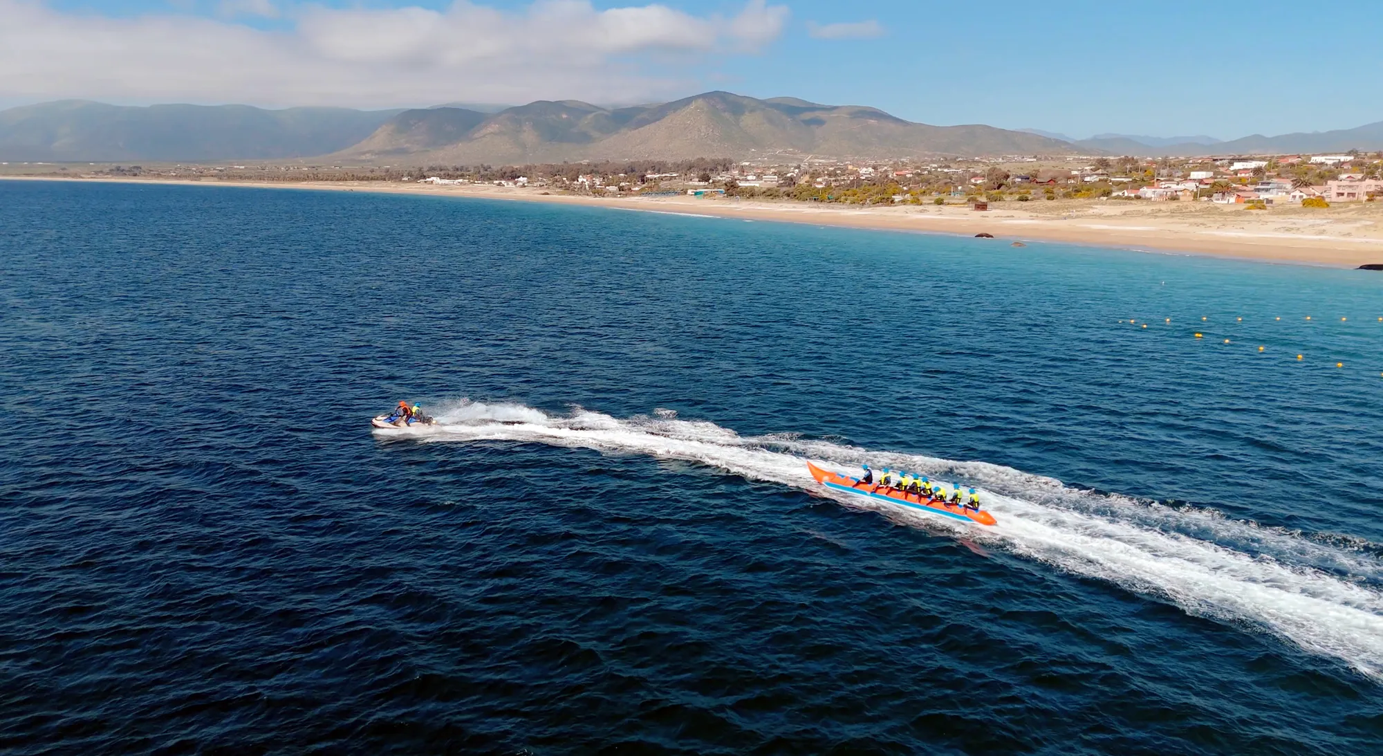Paseo en banano con el equipo en la Bahía de Guanaqueros